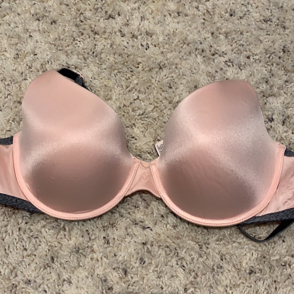 Victoria’s Secret Bra Lot! Only worn 2 or 3 times each, they’re still perfect!! - Picture 7 of 8